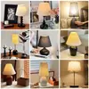 Lámpara de mesita de noche minimalista, lámpara decorativa creativa y cálida estilo nórdico, sensible al tacto, regulable, para uso en dormitorio, marco de hierro