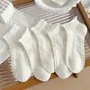 Meias Finas Curtas Brancas de Verão Femininas Malha Vazada Respirável Absorventes de Suor Renda Pequena Estilo Japonês Verão Algodão Cano Curto Versátil