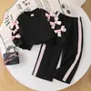 Comércio Exterior Transfronteiriço Outono Novo Estilo Conjunto Casual Preto de Moletom Manga Longa e Calça para Meninas Venda por Atacado