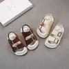Sandalias Casuales para Niño Verano 2025 Zapatos de Playa para Niña Sandalias de Punta Abierta con Una Tira Color Sólido Antideslizantes Transpirables