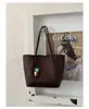 Bolsa de balde grande capacidade com padrão trançado de alta qualidade para mulheres, nova moda 2026 verão super moderna estilosa bolsa de ombro