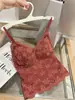 Camisola de renda estilo francês para mulheres com bojo, sexy e modeladora, feita de seda gelada fina, adequada para usar por baixo ou por cima.