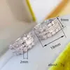 Huitan Hebilla de oreja de estilo francés de lujo ligero para mujer, estilo frío, exquisitos pendientes de circonita huecos de alta calidad, súper brillantes para mujer