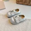 Zapatos Mary Jane de Gamuza Estilo Dulce para Bebé 2026 Primavera/Otoño Nuevos Zapatos de Velcro Versátiles de Cuero para Niñas Planos Cómodos