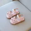 Sapatos de Praia de Verão 2025 Novos Sapatos Infantis Bebê Flor Pérola Solado Macio Moda Antiderrapante Sapatos de Princesa Sandálias para Meninas