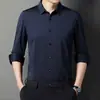 Camisa de Manga Larga para Hombre Nueva de Otoño 2022 Sin Marcas Ajustada Moda Tendencia Color Sólido Camisa Elástica para Hombre Sin Marcas