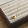 Collar Ligero de Lujo con Colgante de Números Romanos, Doble Anillo Entrelazado, Diamante, Acero de Titanio, Cadena para Clavícula Elegante, Versátil y de Moda de Nicho para Mujer