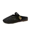 Elegância Preguiçosa Estilo Francês, Gentil e Confortável, Chinelos Mules Tecidos Versáteis Off-White, Novos Sapatos Femininos Planos Meia-Bota para o Verão 2026