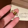 Anillo Retro de Ojo de Tigre Dorado para Mujer, Lujo Ligero, Temperamento Exquisito, Nicho, Anillo de Dedo Índice de Gama Alta, Anillo Abierto Apilable