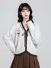 Jaqueta Suéter Amarelo Creme para Mulheres Primavera e Outono 2025 Novo Outono Gola V Cadarço Crochê Tricô Cardigan Top Curto