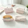 Estuche de lápices de lunares estilo coreano, bolsa de almacenamiento de tela linda y de tono cremoso, elegante y atractiva, perfecta para niñas jóvenes, una bolsa de lona de mano
