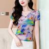 Camiseta de Malha Roxa com Estampa Floral e Decote V para Mulheres Verão 2025 Nova Versátil para Usar por Baixo Efeito Emagrecedor Top