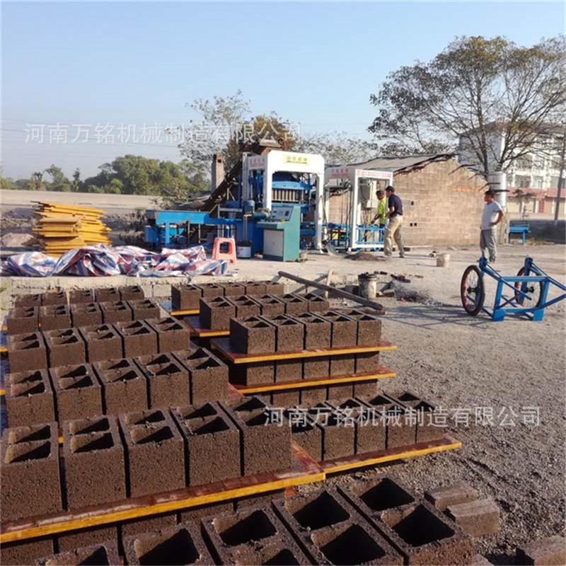 5-15空心砖机2.JPG