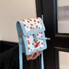 El Bolso Cuadrado Pequeño con Estampado Retro de Moda Francesa de Este Año Tiene un Tacto Refinado y Es un Bolso Pequeño de Hombro Cruzado