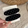 Pinza para el pelo de estilo coreano con lunares dulces para mujer, con un aspecto sofisticado, adecuada para el lateral o la parte delantera del cabello, y diseñada para sujetar el flequillo; clip de tela ovalado