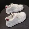 Tênis brancos respiráveis para mulheres, da marca Bai Zhenhe para comércio exterior, com sola grossa, que aumentam a altura, emagrecem, estilo coreano, novo modelo de outono, versátil, confortável, casual, esportivo