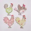 2024 Nuevo tema de Pascua fiesta disfraces manualidades de madera pequeño colgante DIY adornos de gallo de madera