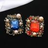 Broche Retro Cuadrado de Perla Sentido de Alta Gama Luz Daño Presión Pequeña Multitud Accesorios de Ropa de Doble Botonadura Pin Hebilla de Luz Antideslizante Joyería Ramillete