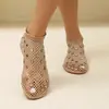 Sandálias femininas estilo europeu e americano, bico redondo, sola plana, vazadas, com strass colorido, tira elástica, tamanho grande, sapatos slip-on tipo meia arrastão sexy