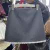 Saia midi transfronteiriça estilo coreano para jovens com poás e acabamento em renda para mulheres, nova coleção primavera 2026, cintura alta, modelagem que afina e realça a silhueta