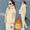 Colete de outono e inverno da mãe Conjunto de três peças Forrado de lã de meia-idade e idoso Roupa esportiva espessa Casaco de inverno à prova de frio feminino Novo