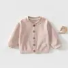 Colección de primavera y otoño: cárdigan simple y pequeño para bebés y niños pequeños, unisex, grado A, versátil, holgado, de manga larga, prenda de abrigo