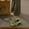 Sandalias de tacón alto para mujer de estilo francés, modelo nuevo de verano 2026, sandalias populares versátiles para exteriores con punta cuadrada y dedos al descubierto