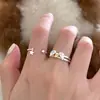 Anillo Minimalista Hueco de Tres Líneas con Estrella y Luna Estilo Coreano y Japonés para Mujer, Elegante, Fresco, Dulce y Diseño de Nicho Único