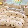 Juego de ropa de cama de terciopelo de leche de cuatro piezas, grado A, seguro para bebés, con sábana bajera de doble cara con forro polar, funda de edredón y juego de sábanas de tres piezas