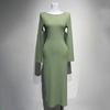 Vestido Midi Slim Plissado Elástico Novo de Nicho 2025 Outono e Inverno Gola Redonda Manga Comprida para Mulheres