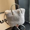 Bolso de invierno peludo de gran capacidad, nuevo bolso bandolera de hombro para mujer, bolso de mano portátil para ir al trabajo, combinable con todo, 2023