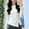 Camiseta corta de mujer, plisada, asimétrica, manga larga, colección otoño 2026 nueva, capa interior holgada, diseño de hombro normal, camiseta básica de moda