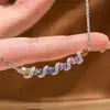 Colar Colorido de Pedras Preciosas Arco-Íris Sorriso para Mulheres, Exquisito e Elegante, Corrente de Clavícula Versátil, Acessório Vibrante e Atmosférico