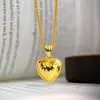 Collar con colgante de corazón con escamas de dragón y grietas de hielo de doble cara en oro de arena vietnamita, una cadena para la clavícula moderna y que conserva el color para mujer