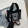 Bolsa de Mão Mini Lona com Carta de Mulher Gentil da Tailândia 2024 Nova Casual Versátil para Ombro Transversal