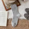 Nuevos calcetines blancos texturizados de estilo coreano y japonés para mujer, calcetines de media pantorrilla, calcetines largos de moda combinados con zapatos de cuero Birkenstock
