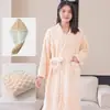 Outono e Inverno Yunduige Casa Roupão Preguiçoso Manga Longa Mulheres Vestindo Toalha de Banho Velo Coral Espessado Toalha Touca para Secar Cabelo