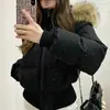 Casaco de inverno ajustado estilo coreano, apresentando um design único com cintura marcada, estampa de estrelas e detalhes de strass, perfeito para um look chique e quente.