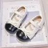 Sapatos Mary Jane de Couro para Meninas Outono Novo Estilo Francês Elegante Pequeno Estilo Chanel Sapatos de Princesa Bloco de Cores Sapatos de Performance com Solado Macio para Crianças