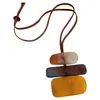 Collar Retro de Acrílico Irregular Cuadrado Europeo y Americano con Diseño Único, Cadena para Suéter con un Toque de Lujo Ligero y de Alta Gama para Mujeres