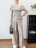 Suéter de punto con volantes fuera del hombro Pantalones de pierna ancha Conjunto de dos piezas Nuevo conjunto elegante para mujer Otoño e Invierno 2025