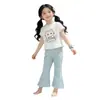 Ropa Infantil Coreana 2026 Verano Nuevo Estilo Tops de Manga Corta para Niñas y Pantalones de Campana Color Sólido Elástico Casual Dulce Conjunto de Dos Piezas