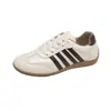 Outono de 2026 Novo Estilo ins Versátil Sapatos Brancos Femininos Salto Baixo Tênis de Skate Estudante Sapatos Casuais Sapatos Femininos ZS98