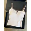 Ropa interior para todas las estaciones, Camisola versátil de cuello cuadrado con tirantes finos sencillos, Camiseta sin mangas con bloques de color para mujer con copas en el pecho y hermoso diseño en la espalda