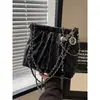 Bolsa de Axila Plissada da Moda para Mulheres Verão 2024 Nova Bolsa de Ombro Simples de Alta Qualidade Bolsa Transversal Versátil Tendência