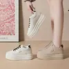 Zapatos blancos de mujer con cordones para aumentar la altura, nuevo modelo transfronterizo 2026, zapatillas casuales de cuero con suela gruesa para mujer, antideslizantes, para primavera y otoño