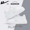 Tênis Branco Feminino Warrior 2026 Novo Primavera Couro Calçados Esportivos Respirável Sola Grossa Aumentador de Altura Tênis para Mulheres
