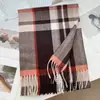2026 Novo Cachecol Xadrez Color Block de Alto Padrão para Outono e Inverno, Cachecol Quente Espesso para o Inverno, Xale Atmosférico com Franjas