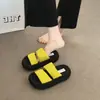 Sandalias negras de plataforma gruesa para mujer que aumentan la altura, para uso exterior en verano, nuevo estilo de moda versátil 2026, adecuadas para combinar con faldas, sandalias de punta abierta