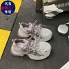 Sapatos femininos visualmente emagrecedores, de sola grossa, em couro, tênis de treino alemães para mulheres, sapatos Cortez para mulheres, versáteis, superfície em malha, respiráveis, tênis esportivos casuais